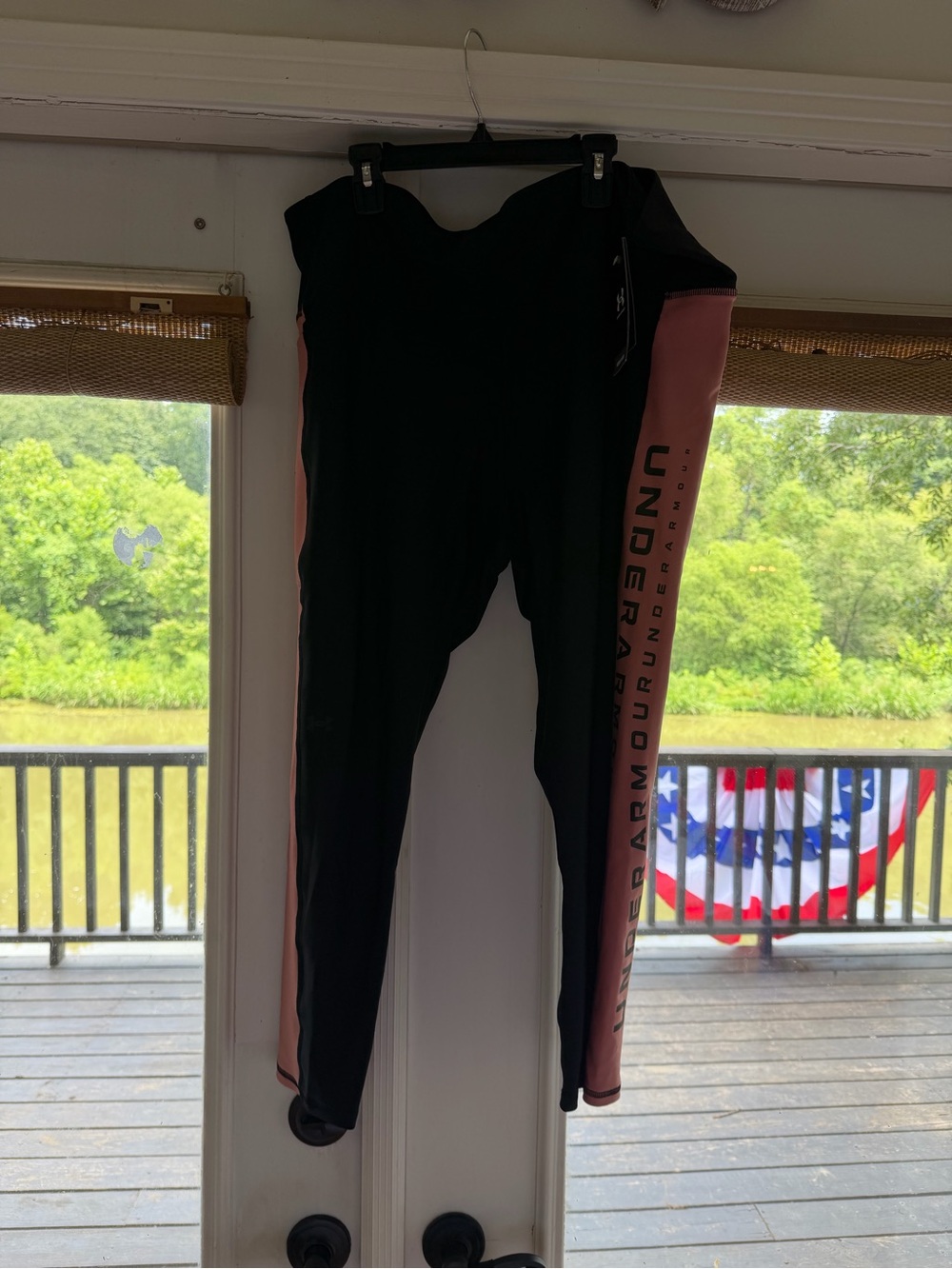 3X PLUS WOMENS Under Armour Black Leggings with Pink Side Panels